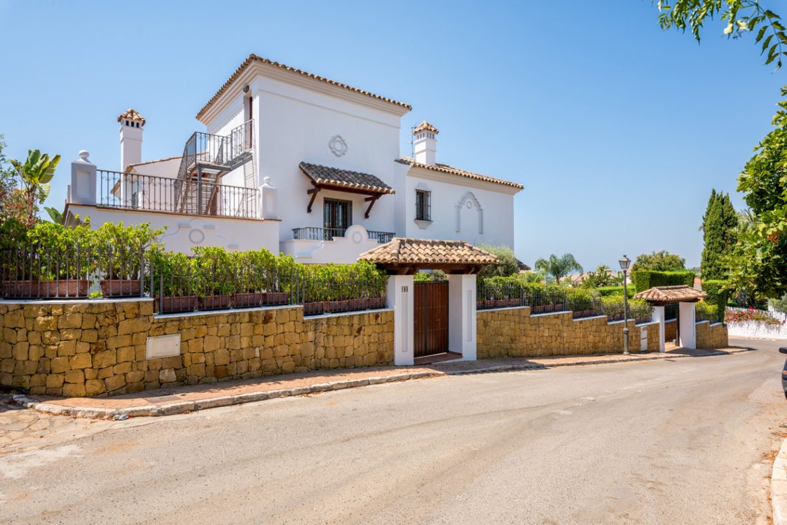 Wonderful andalucian style villa in el rosario east of marbella